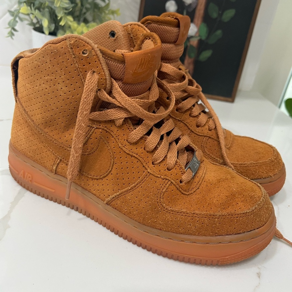 Nike Air Force 1 High Suede Womens 8 Brown Tawny Wheat Gum 749266-201